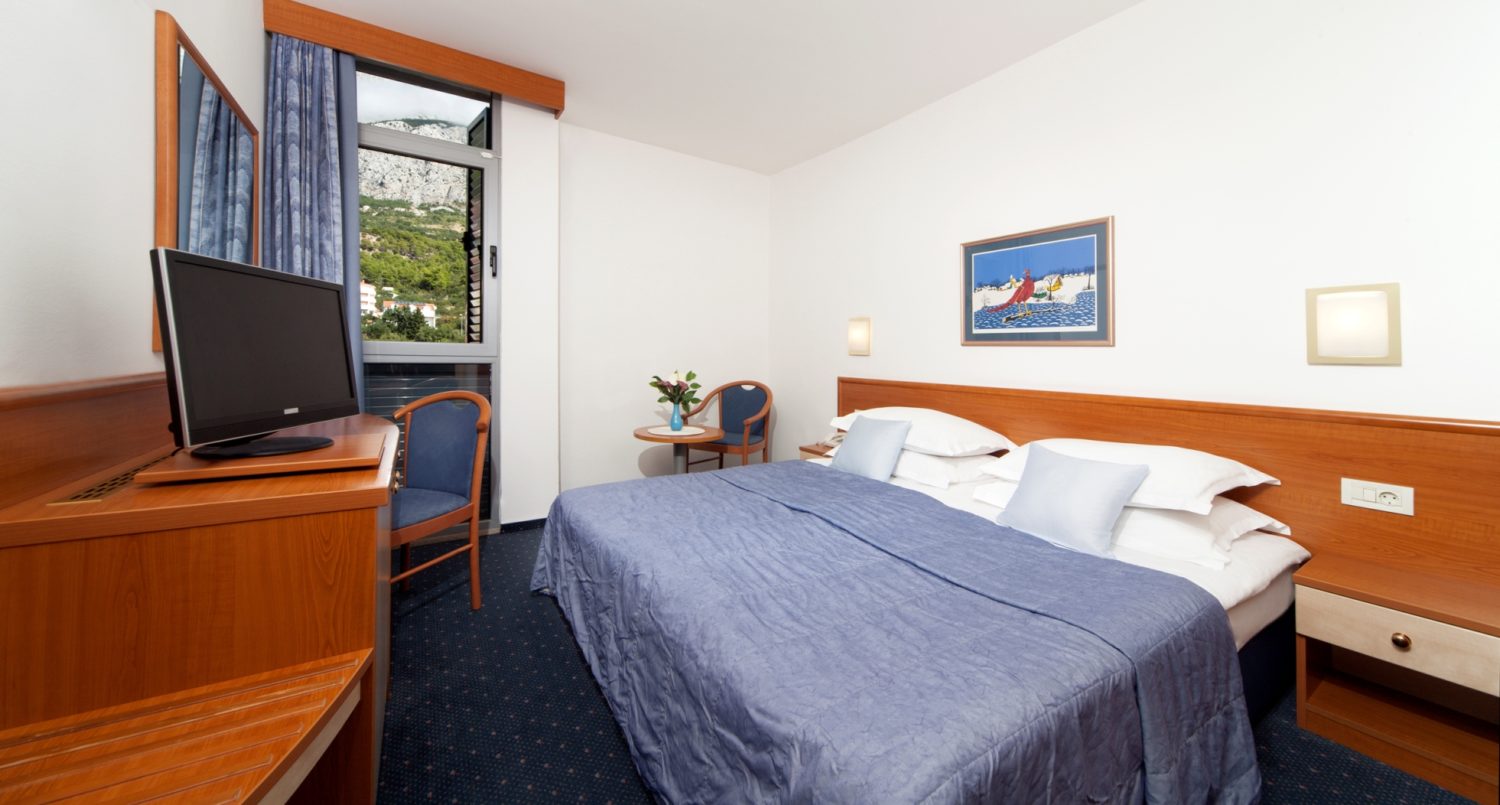 Alga_standard_double_room_hill_WIDE