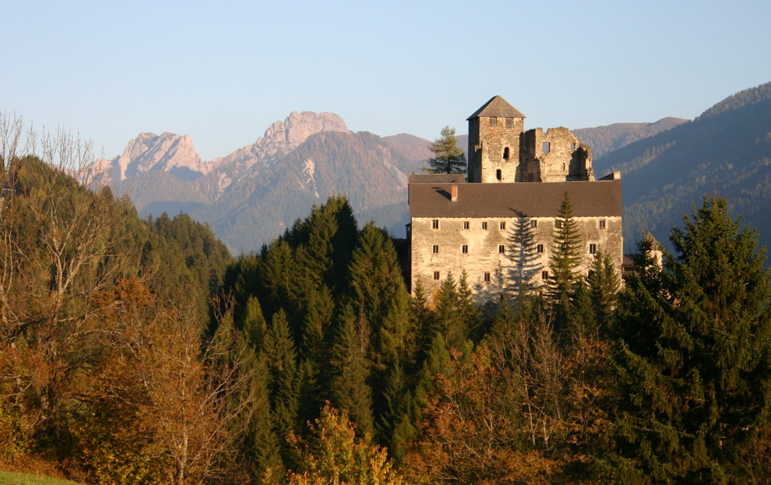 Burg Heinfels Herbst_TVB Osttirol_Leiter Peter_Heinfels