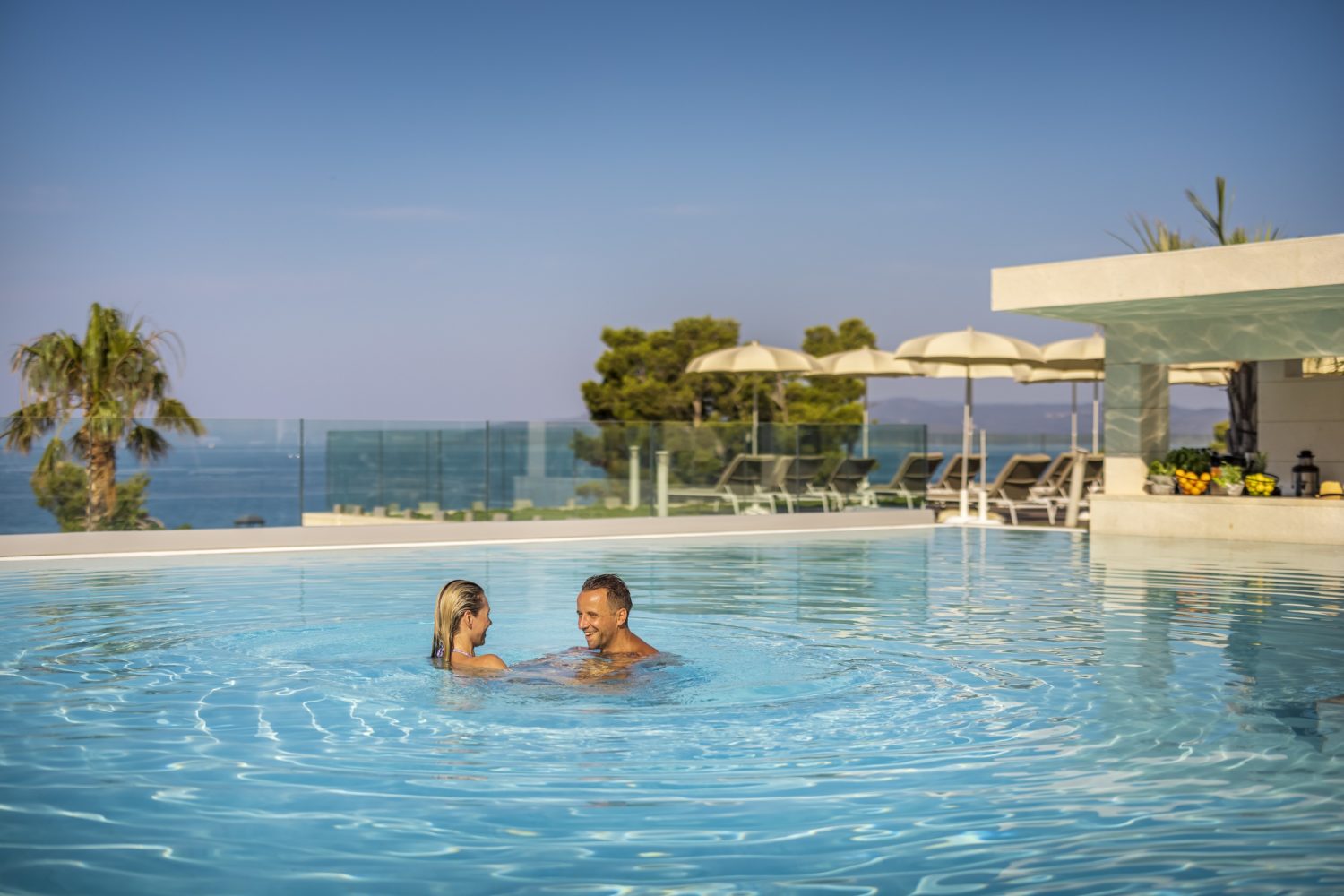 26_Aminess_Khalani_Beach_Hotel_04_Pool_and_Relax_Zone_pool-relax-zone-10