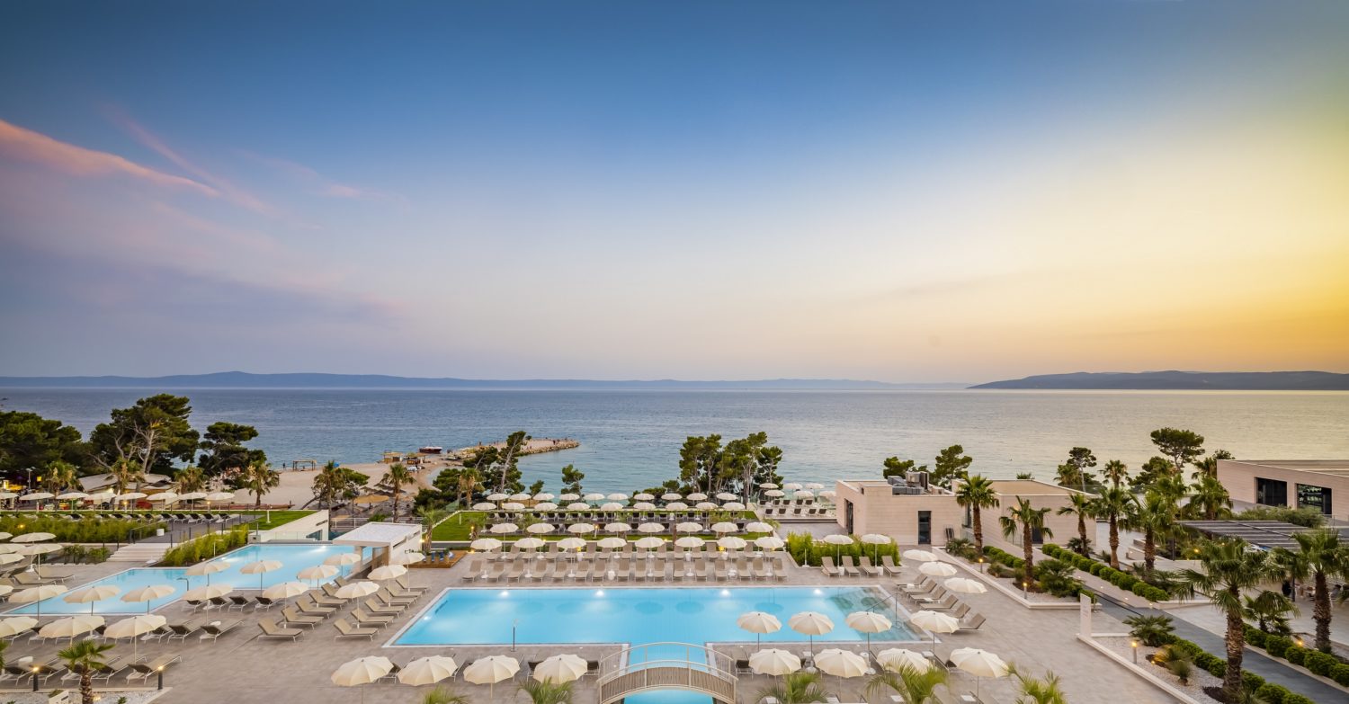 26_Aminess_Khalani_Beach_Hotel_04_Pool_and_Relax_Zone_pool-relax-zone-5