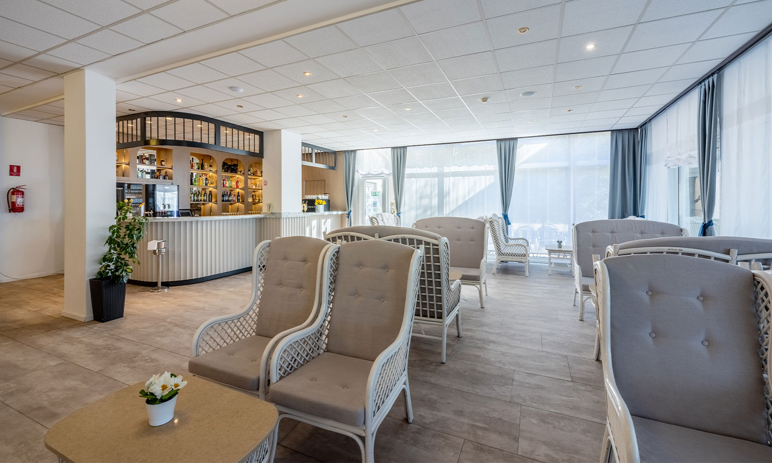 Hotel-Mediteran-Aminess-Lobby-Bar-7