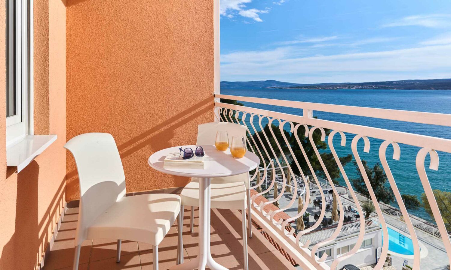 Mediteran_Hotel_by_Aminess_2024_Standard_double_room_with_sea_view_bacony_6