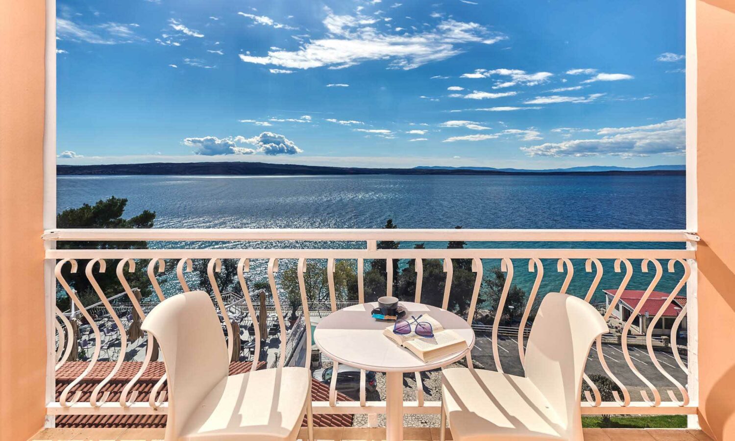 Mediteran_Hotel_by_Aminess_2024_Superior_double_room_with_sea_view_bacony_3