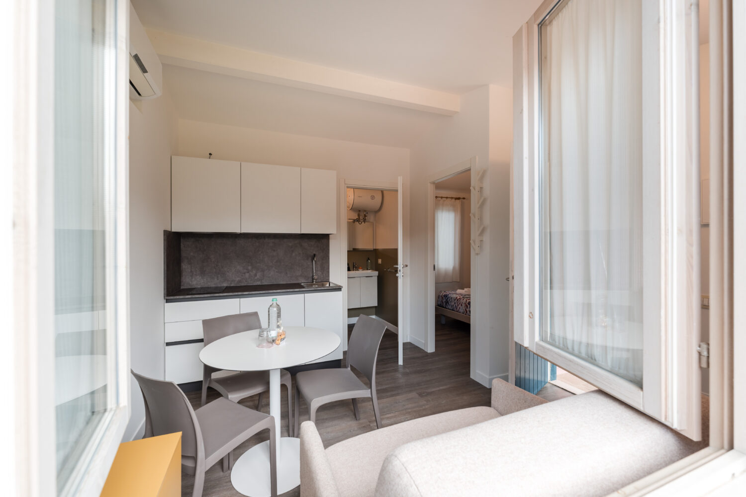 Soggiorno Crystal dalla finestra