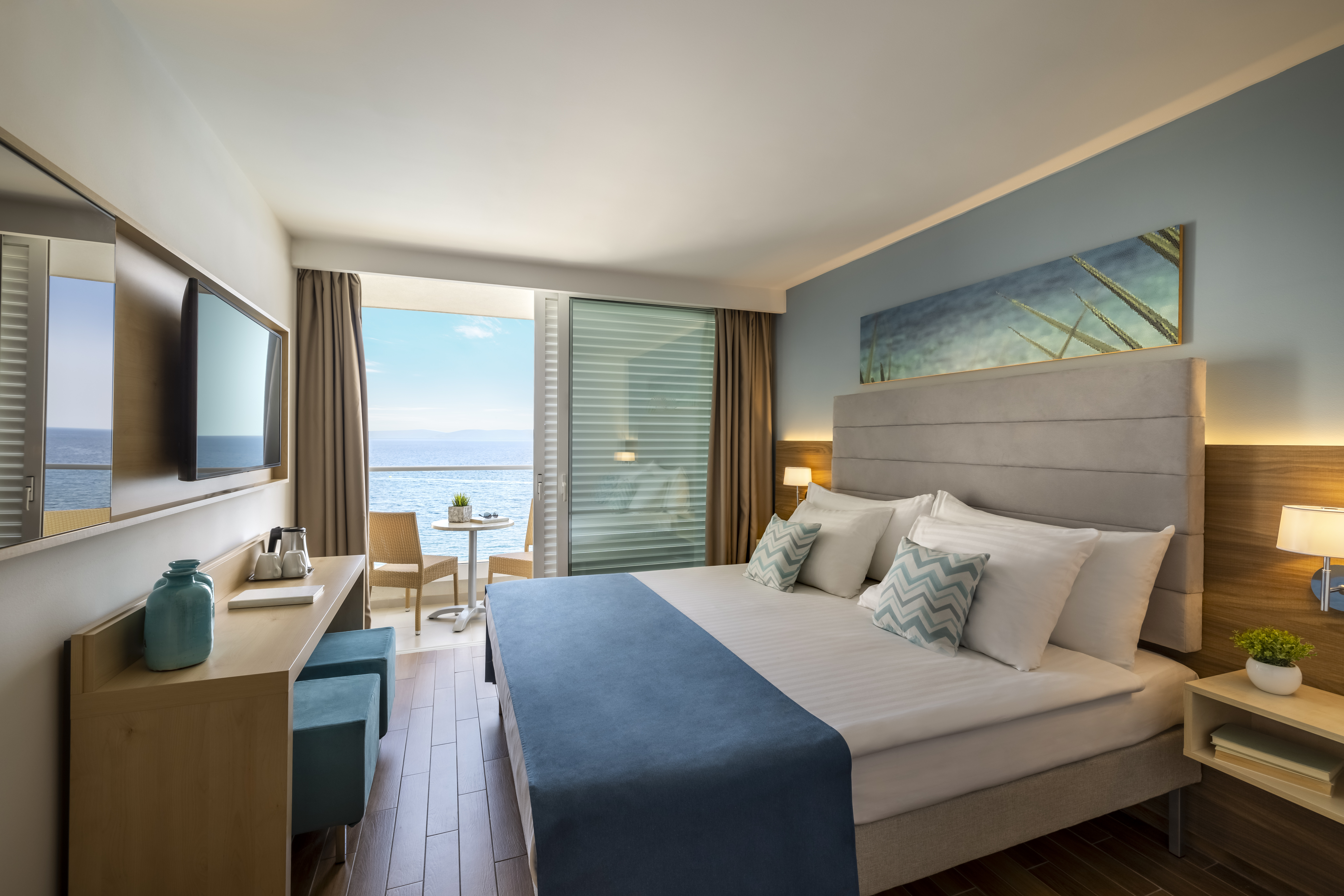 Valamar_Bellevue_Resort_Superior_Family_room_with_balcony__seaside_04_1656941461