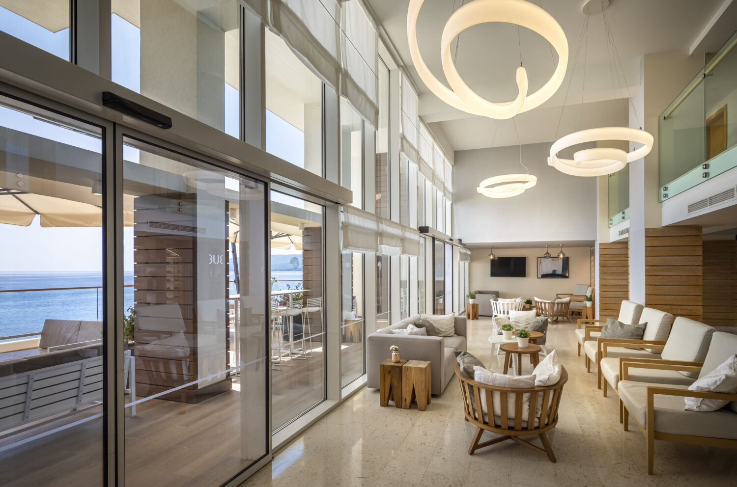 Valamar_Bellevue_Resort_Wine_Bar_01_1630307438