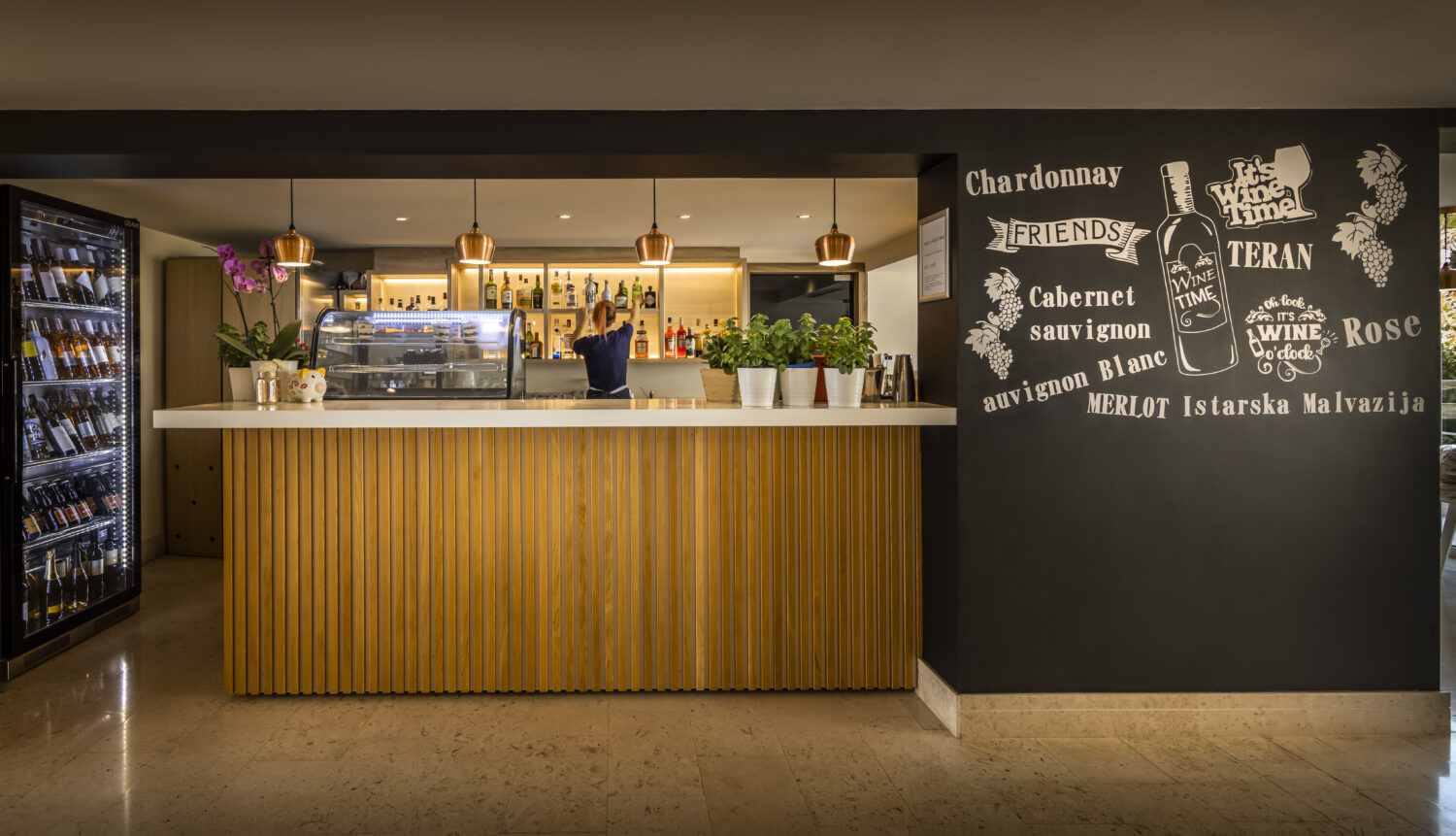 Valamar_Bellevue_Resort_Wine_Bar_03_1630307442